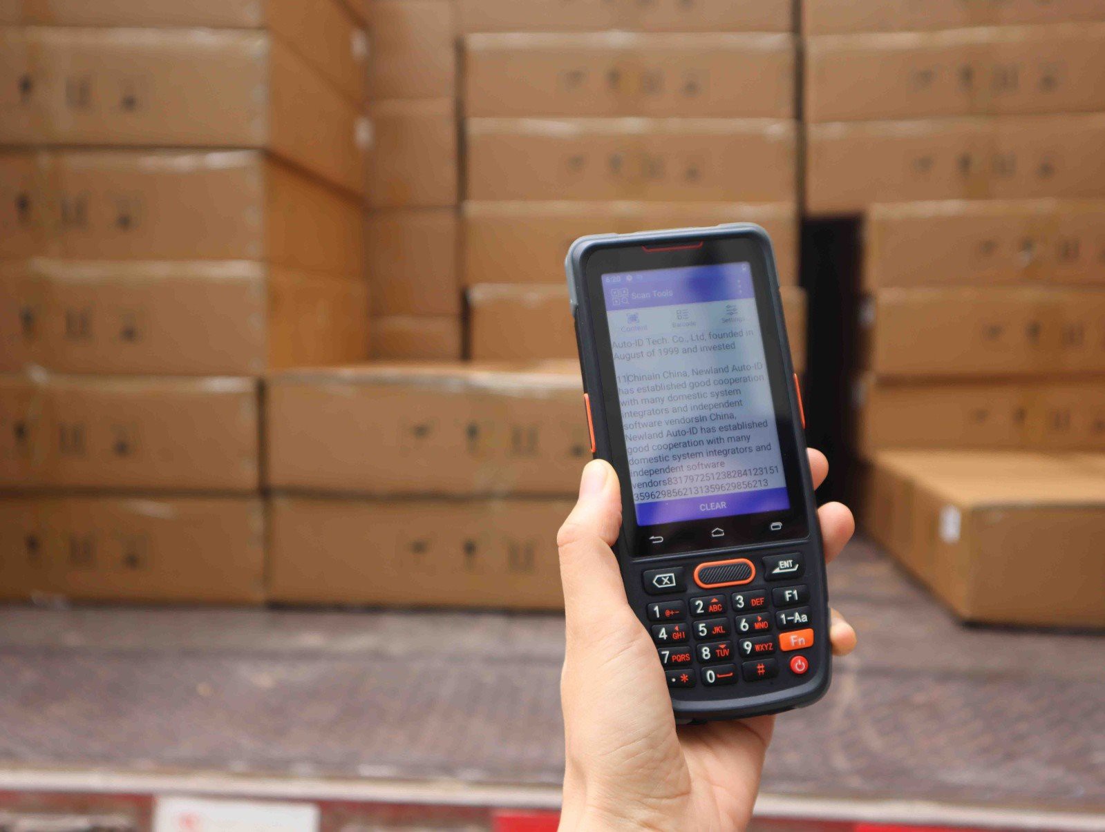 warehouse Android pda barcode scanner.jpg